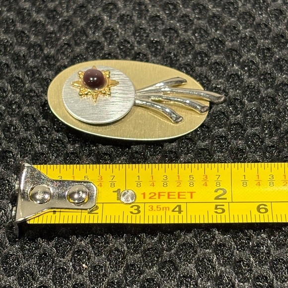 Modernist Starburst Brooch with Cat's Eye Cabochon - Picture 4 of 7